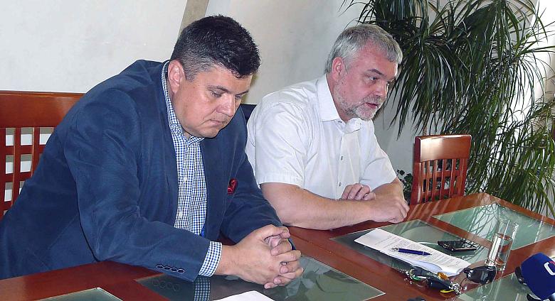  Náměstek primátora Jaromír Kalina (vpravo) a ředitel JVAKu Jiří Benáček. Foto: Pavel Bajer