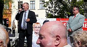 Poslanec Pavel Kováčik řeční na jihlavském Masarykově náměstí na 1. máje. Foto: Pavel Bajer