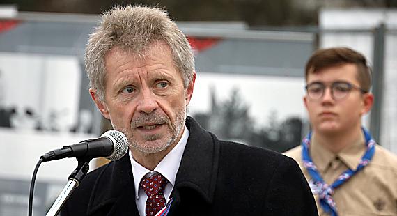 Šéf Senátu Miloš Vystrčil při projevu k 17. listopadu u památníku sochy Klíče. Foto: Petr Klukan