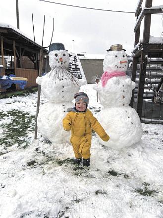 NÁŠ nejmladší, necelé 2 roky, poprvé na sněhu...  Foto: Lenka Vítů, Jihlava