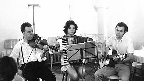 Snímek z roku 1973. Trio – zleva učitel Vacek, Alena Koukalová a učitel Nosek. Foto: archiv -ek-  