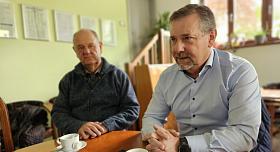 Poslanec Radek Koten při rozhovoru s JL. V pozadí jihlavský zastupitel za SPD JUDr. Petr Paul. Foto: Petr Klukan 