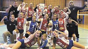 VŠEŘÍKAJÍCÍ RADOST bedřichovských kadetek po extraligovém triumfu nad KP Brno. Foto: Facebook TJ Sokol Bedřichov – oddíl volejbalu