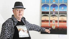 JIŘÍ ŠKODÁK z Rousínova u Brna zvolil pro svoji brtnickou malbu téma zámeckých arkád. Do svého díla Minulost, současnost a budoucnost zámku v Brtnici (2024) zakomponoval ve své optimistické vizi formou koláže třeba i znak Evropské unie.  Foto: Jiří Varhan