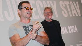 HEREC Ondřej Vetchý a scenárista Milan Tesař při úterní besedě po předpremiéře komedie Výjimečný stav v jihlavském kině Dukla. Foto: Jiří Varhaník 