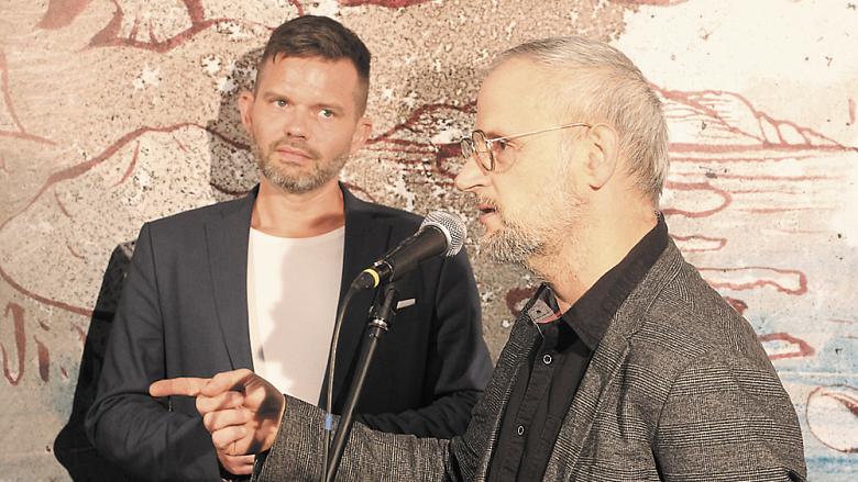REŽISÉR Marek Šulík a bývalý mluvčí slovenské prezidentky Zuzany Čaputové Martin Strižinec na letošním MFDF Ji.hlava. Foto: Jiří Varhaník  