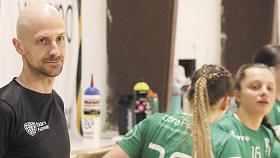 KOUČ jihlavských žen Petr Jindra věří, že série porážek nemůže být nekonečná. „Holky nic neflákají, poctivě pracují. Štěstíčko se k nám již musí přiklonit,“ je přesvědčený. 2× Foto: Michal Boček