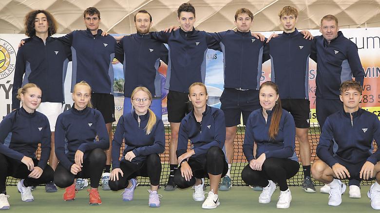 TÝM Spartaku Jihlava pro extraligový ročník 2024. Nahoře zleva: Jakub Doucha, Štěpán Baum (hostování Sparta Praha), Patrik Homola (Prostějov), Radim Páral, Luboš Laštovička, Tadeáš Havel, kapitán Michal Holenda. Dole zleva: Adéla Svítilová, Klára Podškubk