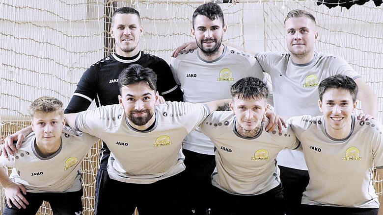 ŠTAMGASTI na jihlavském turnaji ani jednou neprohráli. Zaškobrtli jenom při bezbrankové remíze ve skupině s bronzovým SEDMÍKem. 