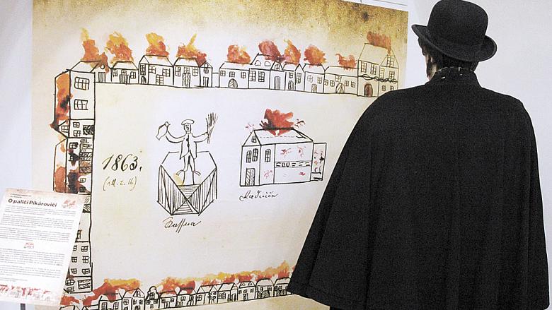 EMOTIVNĚ připomíná výstava pohnuté události okolo řádění žháře a vraha Pikároviče. Foto: Jiří Varhaník 