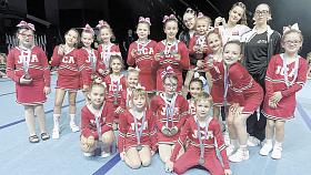 TÝM Sanchos vybojoval v hlavním městě druhé místo v kategorii Cheer Mini Novice. Foto: archiv klubu