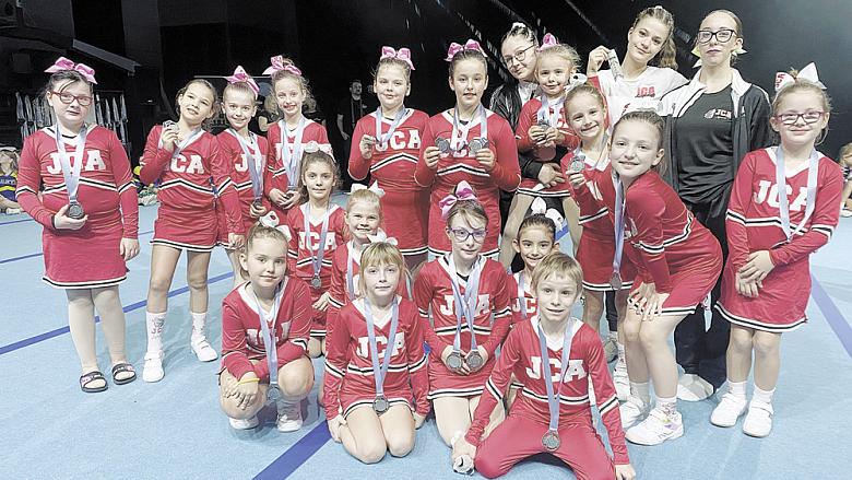TÝM Sanchos vybojoval v hlavním městě druhé místo v kategorii Cheer Mini Novice. Foto: archiv klubu