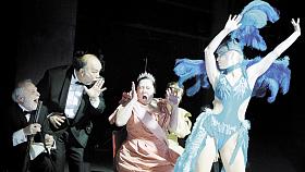 HERCI Horáckého divadla v inscenaci Faust v autorské úpravě a režii Jakuba Čermáka. Foto: Marek Malůšek