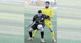 NA ZKUŠENOSTI stopera Víta Beneše (ve žlutém) budou fotbalisté FC Vysočina v jarních druholigových bojích hodně spoléhat. Foto: Michal Boček