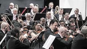 SLOVANSKÉ tance v podání Symfonického orchestru Českého rozhlasu přítomné doslova uchvátilo. Foto: Jakub Koumar, Ars koncert