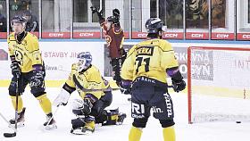 GÓÓÓL! Střela jihlavského obránce Patrikse Ozolse. Foto: Michal Boček