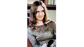 BÁSNÍŘKA Apolena Vybíralová při autorském čtení cen Magnesia Litera. Foto: -jv-