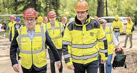 SETKÁNÍ ministra zemědělství Marka Výborného s primátorem Petrem Ryškou se uskutečnilo u stavby vodojemu Bukovno. 	Foto: Město Jihlava 