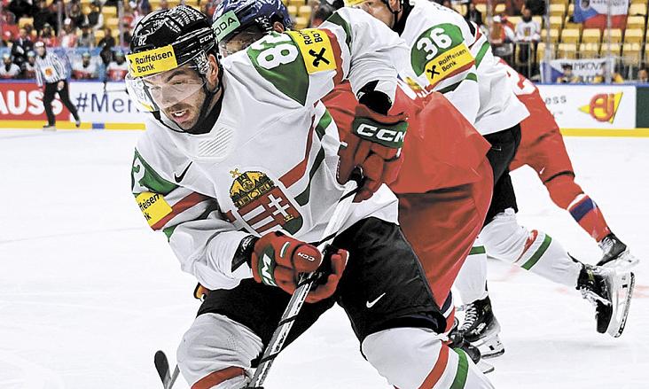 DRES českého národního týmu Šimon Szathmáry oblékl v mládežnických kategoriích (U17 a U19). Na nejvyšší úrovni bude jeho reprezentační kariéra spojena s Maďarskem. Příjmení jej k tomu  opravňuje.  Foto: Facebook Magyar Jégkorong (Maďarský lední hokej