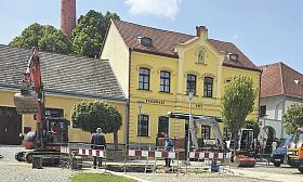 PRÁCE na přesunu technologie fontány mají být hotové do července letošního roku, aby ze čtyř trysek na náměstí T. G. Masaryka mohla zase crčet voda. Foto: David Kratochvíl