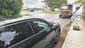 PRACOVNÍCI Služeb města Jihlavy s technikou čistili ve čtvrtek ulice Helenína - místní části krajského města. Odtahovka tam vyjíždět vůbec nemusela. Ani jedno auto tam nakonec čištění ulic nebránilo. Foto: David Kratochvíl