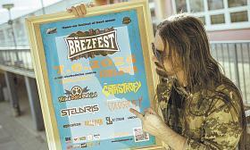 PRODUCENT Březfestu Michal Zeman v nákupním centru na Březinkách. Tento muž je producentem hudebních koncertů a festivalů napříč různými žánry od roku 1996. Za tu dobu pořádal více než 250 akcí. Zdroj: archiv MZ