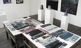 VÝSTAVA výtvarníků z rodiny Magni v galerii Hasičský dům (na dolních snímcích instalace v patře galerie). Projekt pokračuje čtvrteční komentovanou prohlídkou a následně vernisáží také v telčské muzejní pobočce. Foto: Jiří Varhaník 