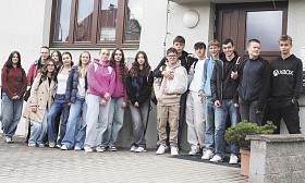 SKUPINA deváťáků z Velkého Beranova. Přijímačky na střední už mají úspěšně za sebou, tak do JL přijeli hlavně pro inspiraci k budoucí pracovní cestě. Foto: Ladislava Brabencová