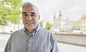 PROF. JAROSLAV ŠTĚRBA působí od roku 2003 jako přednosta Kliniky dětské onkologie Fakultní nemocnice Brno. V rámci zvyšování povědomí o problematice dětských onkologických onemocnění přijel i do Jihlavy. Foto: Petr Klukan