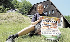 HUDEBNÍK a promotér Miloš Jurda Jurač je novým pronajimatelem Turistické chaty na Čeřínku, v níž rekonstruoval interiéry. Na červenec v Hutích opět chystá i další ročník Čeřínek Festu. Foto: Jiří Varhaník 