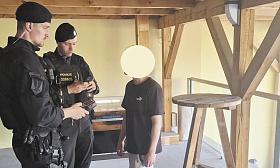 POLICISTÉ v rámci akce „Alkohol, drogy, mládež 2025“ zkontrolovali minulý týden ve středu navečer a večer celkem 31 osob v restauracích, klubech a barech v Jihlavě. Kontroly budou pokračovat po celé letní prázdniny až do poloviny září letošního roku. Fot