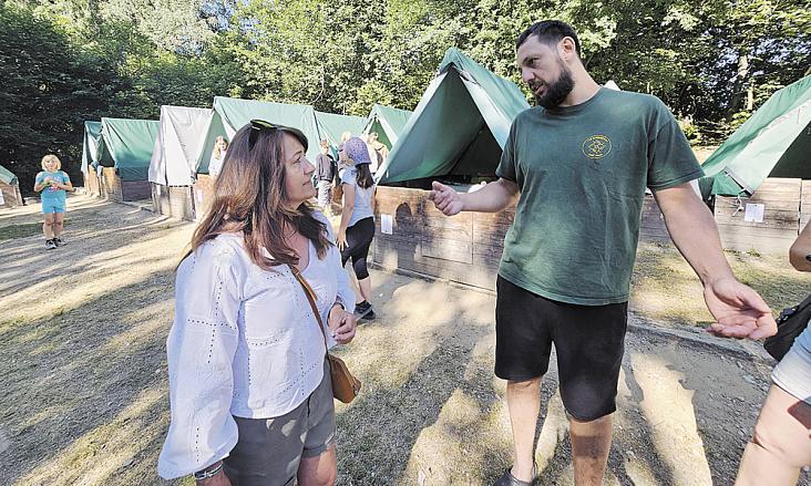 PRACOVNÍCI krajské hygieny navštívili v úterý dopoledne tábor v Lovětíně nedaleko Třeště. Nenašli tam žádnou závadu. Foto: David Kratochvíl