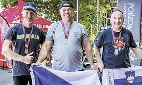 VILIAM KLEIN (uprostřed) se naladil na pořádání Firefighter Challenge Jihlava obhajobou prvenství v Radovljici. Na domácím závodě půjde rovněž do akce. Foto: Facebook FCC Slovenia 