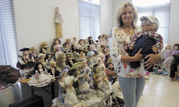 VE SBÍRCE Dany Chalupové je přesně 120 medvídků a 105 panenek. Foto: Antonín Zvěřina 