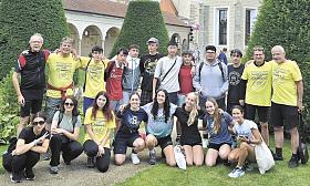 SPOLEČNÁ fotografie Rotary organizátorů a účstníků pořízená při celodenním programu v Telči. Foto: archiv JK