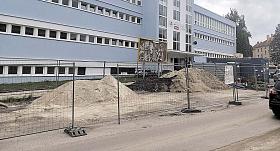 PRÁCE na opravách bazénu Evžena Rošického byly zahájeny. Vybraná firma má na práce jeden rok. Foto: Pavel Bajer 