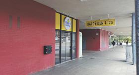 KDO SE nastěhuje do prostor na Březinkách, kde je nyní končící supermarket Albert, není zatím jasné.  Foto: Pavel Bajer