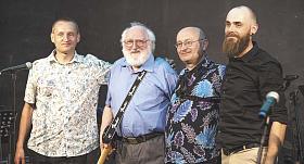 TONDA VIDLÁK QUARTET se zaměřuje zejména na autorské skladby svého kapelníka a saxofonisty Antonína Vidláka (na snímku druhý zprava). Foto: archiv Tonda Vidlák Quartet