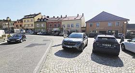 MOTORISTÉ v Lukách nad Jihlavou musí počítat o pouťovém víkendu s dopravním omezením. Uzavřený bude most přes řeku a prostor před zdravotním střediskem, muzeem a ještě také okolo kašny. Uzavírka platí od čtvrtka 21. srpna od 12 hodin do pondělí 25. srpna 