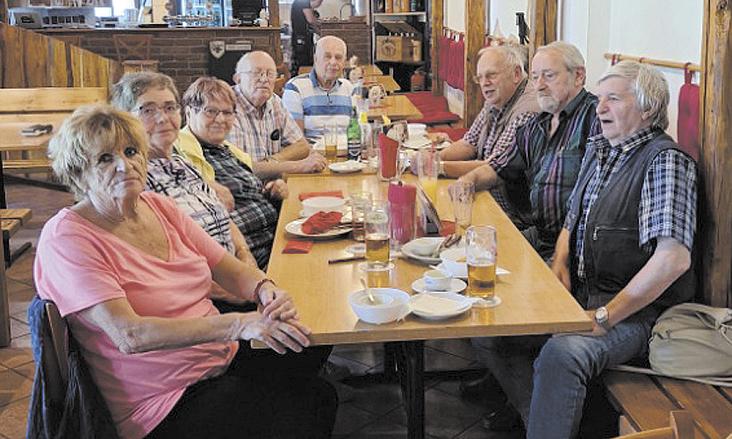 SNÍMEK naší party, která se šla najíst nakonec jinam. Foto: archiv autorky