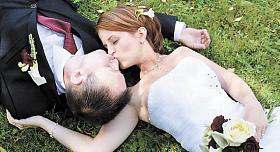 PO SVATEBNÍ HOSTINĚ, kdy se pár uvolní a má chvíli čas, je ta pravá chvíle na fotografování. Foto: Vladimír Kunc