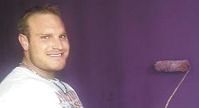 MALÍŘ Jakub Caha z Telče říká, že hlavní sezona probíhá během jara či léta. Méně práce má naopak v průběhu zimních měsíců. Foto: David Kratochvíl