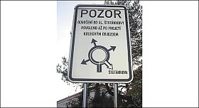 ZNAČKA před okružní křižovatkou na Václavském náměstí mnohé řidiče zmátla. Foto: Antonín Zvěřina