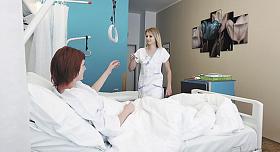 I NEMOCNIČNÍ pokoj může vykazovat vzhled příjemného obývacího klidového místa. Foto: nemji