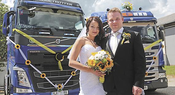 ŘIDIČ kamionu tělem i duší Ondřej Hron si splnil sen, měl na svatbě hned devět tiráků. Foto: David Tesař, davidtesar.com