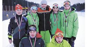 TRENÉRKA Michaela Faltusová (uprostřed) se svými svěřenci. Foto: vysocina-arena.cz