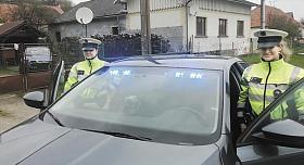 POLICEJNÍ Octavia vybavená moderní radarovou technikou je na první pohled nerozeznatelná od běžné škodovky vyráběné sériově. Řidička Lucie Horáčková je společně s Lenkou Cejnkovou jednou z posádek územního odboru Jihlava, které se služebním vozem vyráží d