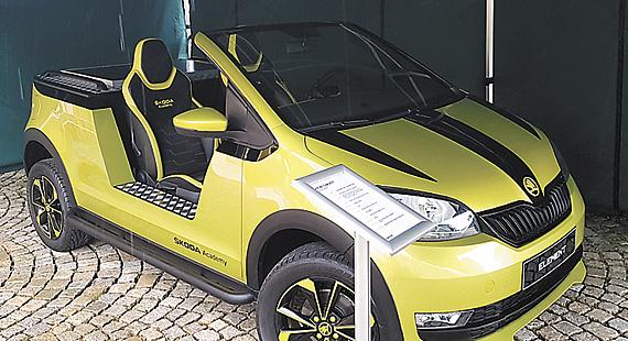 DVOUMÍSTNÁ elektrická plážová buggy, vyrobená na bázi Škoda Citigo, vyvine maximální rychlost 130 km