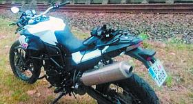KRIMINALISTÉ se v závěru srpna museli začít zabývat pátráním po motocyklu BMW. Značkový stroj zmizel z lomu u obce Borek na Havlíčkobrodsku. Foto: PČR