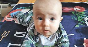LÁDÍK HALUŠKA. Náš syn se narodil 15. 8. 2019 v Jihlavě. „Máme malé sluníčko, přejeme mu štěstíčko a taky dobré zdravíčko, ať není smutné ani maličko.“ To mu přejí rodiče. 